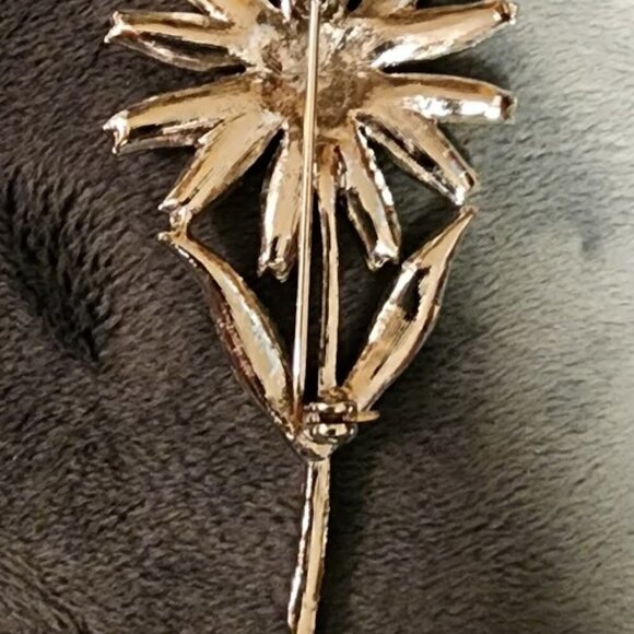 Daisy Rhinestone Pin -> Daisy Rhinestone PIN - Picture 2 of 3